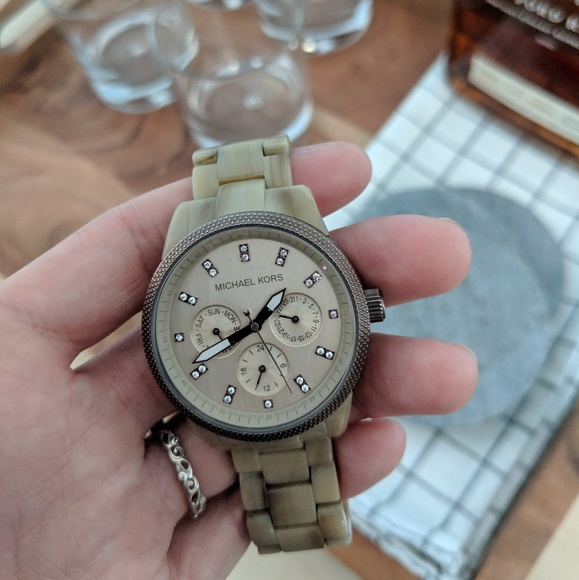 ⚠️ MOVING ⚠️Michael Kors Watch - Picture 3 of 5